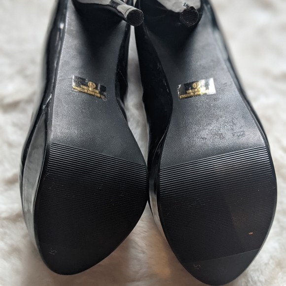 Black high heels - Picture 3 of 3